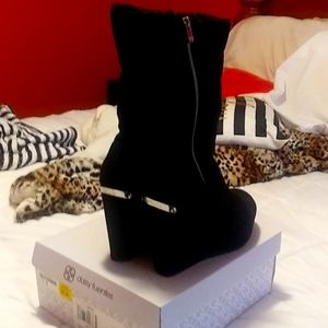 Juicy Couture size 9 1'2 med.about 4 inch heel